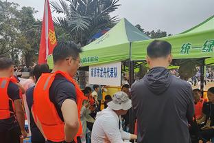 沃格尔：杜兰特既要防MVP候选人又要兼顾进攻 你们知道这多难吗？